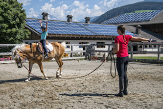 Geraeumige Reithalle